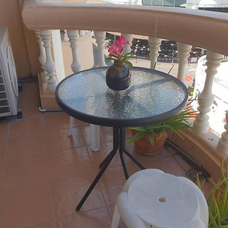 Indogee Apartments Pattaya Bagian luar foto