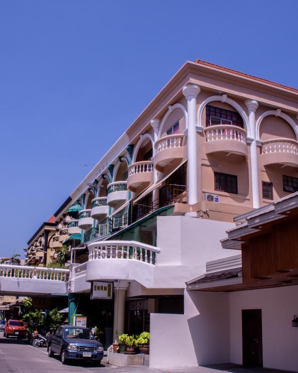 Indogee Apartments Pattaya Bagian luar foto