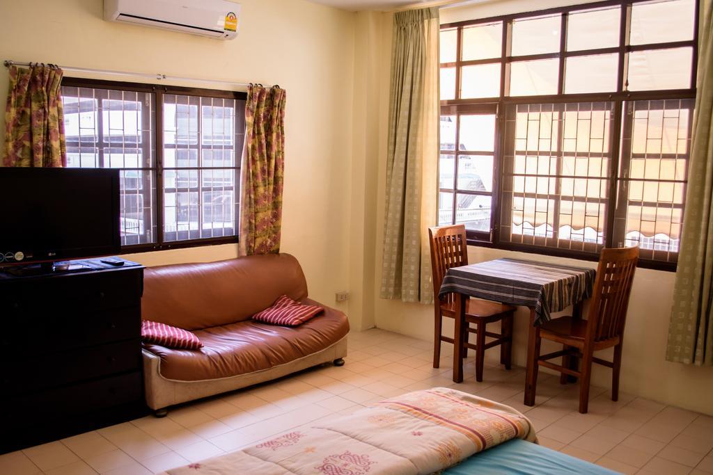 Indogee Apartments Pattaya Bagian luar foto