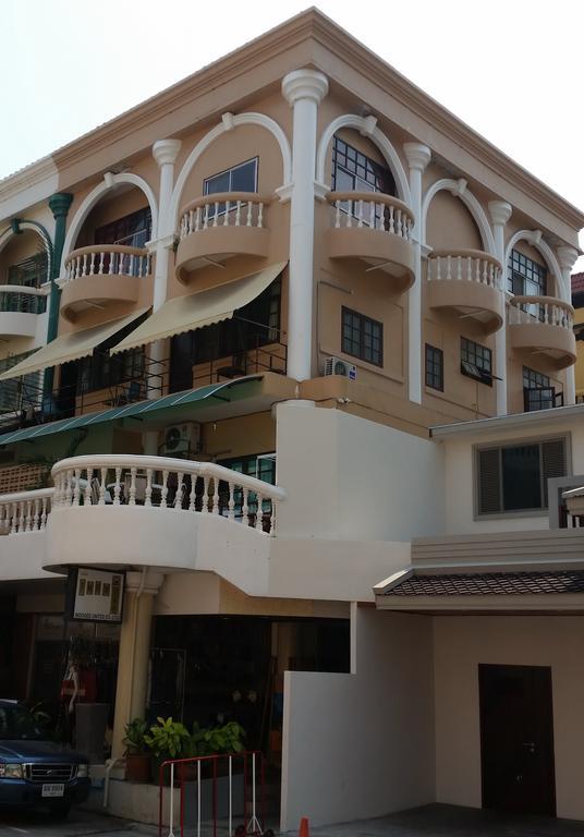Indogee Apartments Pattaya Bagian luar foto